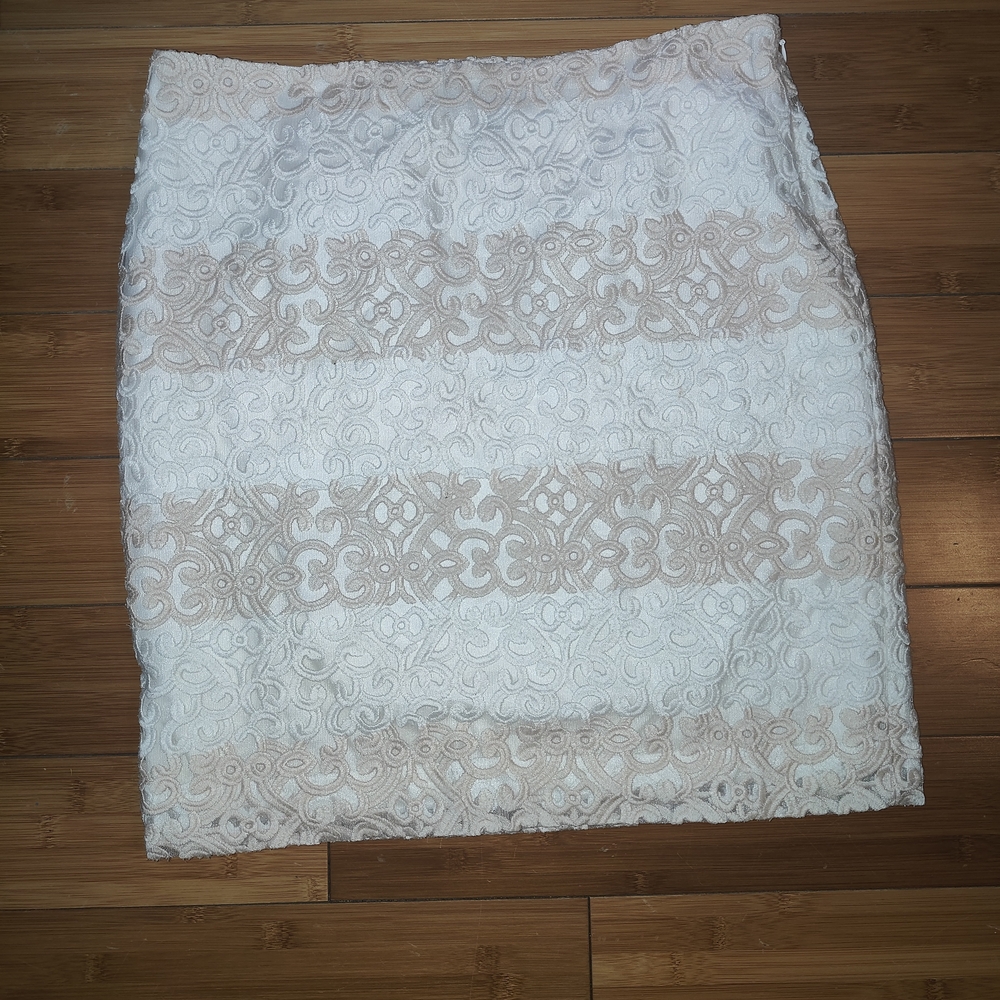 Elegant Lace Skirt - White and Tan